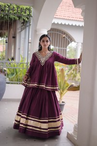 Lehenga Choli de Algodón Kora de Calidad de Exportación con Detalles en Zari, Trabajo de Espejo Real y Falda de 3.5 Metros - Product Image 4