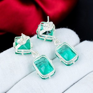 Boucles d'oreilles pendantes faites à la main en argent sterling 925 avec émeraude verte taille émeraude, double pierre, style vintage, bijoux fins pour femme - Product Image 3