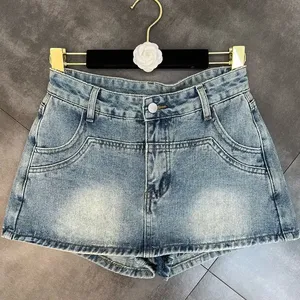 Shorts en satin taille haute pour femme, ourlet brut, extensibles, style vintage, mini-pantalon sexy, décontracté, pour l'été et la plage, coloré, coupe droite - Product Image 6