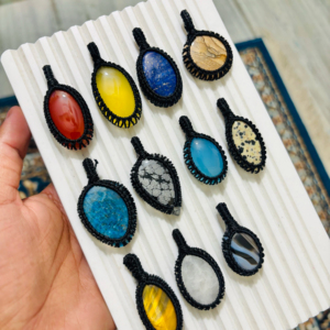 Colgante de Macramé con Gemas Naturales Mixtas, Colgante de Macramé Hecho a Mano, Lote Mixto de Colgantes de Macramé - Product Image 4