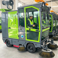 Machine de balayage routier municipale à entretien simple avec canon à brume pour le nettoyage des centres commerciaux et des zones industrielles