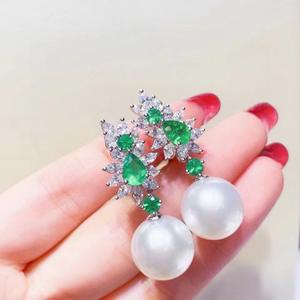 Fabricant en gros de boucles d'oreilles pendantes en perles naturelles de 11-12 mm avec boîte cadeau polyvalente et tendance pour les cadeaux - Product Image 2