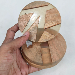 Cuernos para Beber Cuadrados Tallados de Alta Calidad, Ecológicos y Contemporáneos con Soporte, Borde de Bambú y Posavasos de Producto en Oferta - Product Image 1