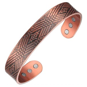 Bracelet de luxe fait main en cuivre pur, ajustable, manchette de poignet durable, accessoire de mode pour hommes et femmes, article cadeau - Product Image 1