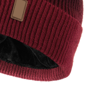Gorro de punto de diseñador de moda 2026, color rojo vino intenso, forrado de satén, cálido para invierno, con parche de cuero personalizado, gorro liso, venta al por mayor - Product Image 6