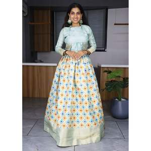 TRENDING SUAVE DE SEDA ESTAMPADO FLAIRED WIDE BORDER TRABAJO CON KOTI SKY - Product Image 1