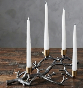 Candélabre en fer forgé fait main à 4 bras avec coupelles en laiton pour bougies coniques, idéal pour la décoration intérieure - Product Image 2