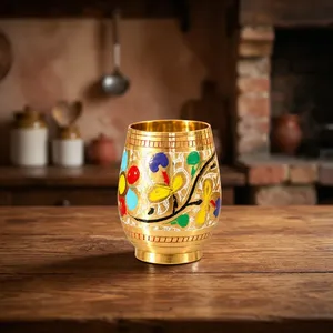 Verres à boire en laiton faits à la main avec un design floral émaillé coloré, gobelets en métal traditionnels pour une table à manger élégante à la maison - Product Image 4