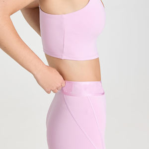 Conjunto de yoga para mujer, ropa deportiva, sujetador deportivo y pantalones cortos, conjunto para gimnasio, entrenamiento, ejercicios, top de yoga, sujetadores y pantalones cortos cómodos y elásticos. - Product Image 5