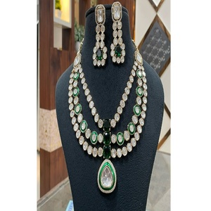 Elegante Juego de Collar y Aretes de Moissanita Chapados en Oro de la Mejor Calidad, Regalo Clásico para Mujer para Compromiso, Aniversario, Boda o Fiesta - Product Image 1