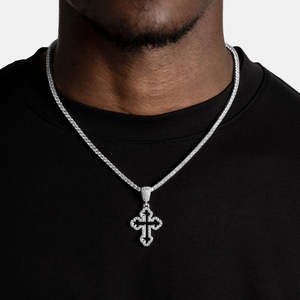 Collar con Colgante de Cruz de Esmalte Negro de Lujo |   Cruz cristiana con incrustaciones de diamantes |   Joyería Hip Hop de Acero Inoxidable - Product Image 1