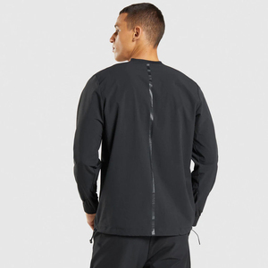 Pull-over Performance Techwear pour homme - Haut d'entraînement léger et résistant au vent à manches longues avec poignets côtelés en noir jais - Product Image 4