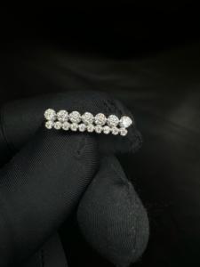 Pendiente de Barra Recta de Oro de 14K con Diamante, Diseño con Diamante Cultivado en Laboratorio con Engaste Invisible - Product Image 5