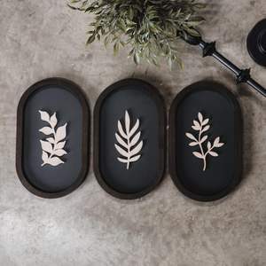 Décoration murale en bois artisanale RR Enterprises, style minimaliste, en forme de feuille, élégante. - Product Image 1