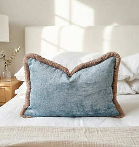 ปลอกหมอนกำมะหยี่สีฟ้าอ่อน ดีไซน์เนอร์ ตกแต่งด้วยพู่ห้อย สำหรับตกแต่งโรงแรมหรู - Product Image 1