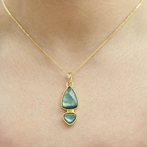 Collar de joyería boho con colgante de labradorita natural brillante de doble piedra, cadena de cable chapada en oro de 18k, collar llamativo para mujer. - Product Image 2