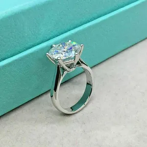 Anillo de Compromiso Clásico de Moissanita con Corte Redondo y Engaste de 6 Puntas, Estilo Diamante, Chapado en Oro, Plata de Ley 925 Vintage - Product Image 1