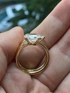 Bague de fiançailles en diamant de laboratoire taille poire 2 carats, style East West, en or massif 14K, avec anneau ouvert enroulé et bande serpent unique - Product Image 1