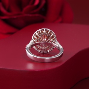 แหวนหมั้นเพชรรูปไข่สีชมพูสดใสทรงสามวง 1.53 กะรัต ทองคำขาว 14K - Product Image 5
