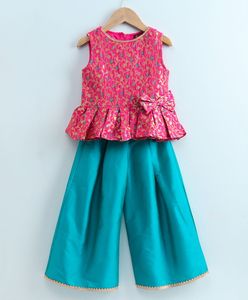 Conjunto Étnico para Niñas, Blusa sin Mangas con Estampado Floral y Pantalones Dhoti con Brocado Rosa, Traje Tradicional para Fiestas Infantiles - Product Image 1