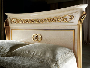 Juego de Dormitorio de Lujo en Madera de Teca Sólida, Estilo Neoclásico Italiano, Color Crema Perla, Cama King Size con Cabecera y Pie de Cama, 2 Mesitas de Noche, Estilo Villa - Product Image 4