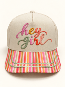 หมวกเบสบอลปักลาย Hey Girl สีเบจ ปีกหมวกลายทาง 5 ชิ้น ทำจากผ้าฝ้ายทวิล - Product Image 1