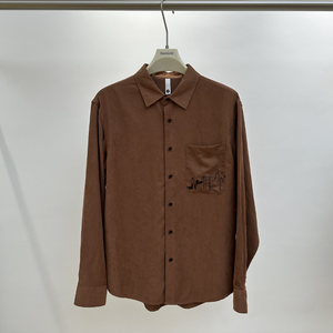 เสื้อเชิ้ตแขนยาวลำลองผู้ชายแบบสั่งทำ OEM ODM ปักลายที่ปกเสื้อ ปกคอพับ ติดกระดุมเม็ดเดียว - Product Image 3
