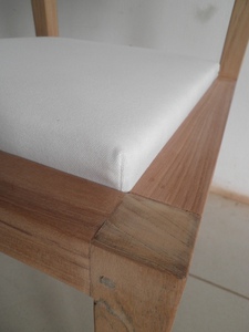 Chaise de salle à manger de style bistrot avec structure en teck massif et siège rembourré pour usage domestique - Product Image 4