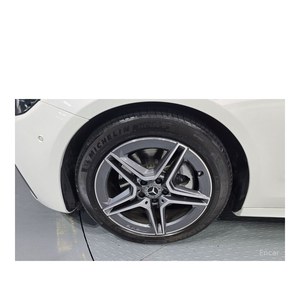 Mercedes-Benz E250 AMG Line Sedan 2022, 29 355 km, normes Euro V, sièges en cuir, boîte automatique, caméra de recul - Product Image 5