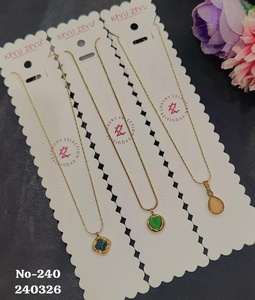 Collar con Colgante Geométrico con Incrustaciones de Microesferas de Acero Inoxidable Chapado en Oro para Mujer |   Colgante Minimalista con Incrustaciones de Circonia Cúbica Americana para Uso Diario - Product Image 3