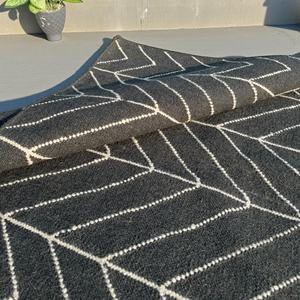 Alfombra Kilim de Lana Hecha a Mano, Diseño Abstracto Moderno, Ecológica, Antideslizante, Tejido Plano, Color Negro y Gris, Estilo Bohemio - Product Image 4