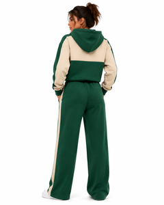 Conjunto Deportivo Informal Verde para Mujer con Paneles Laterales Beige, Siluetas Relajadas, Logotipo Personalizado, Ropa Urbana Moderna de Boutique - Product Image 2