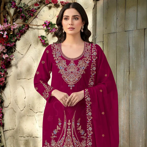 Salwar Kameez de Terciopelo Semi-Cosido con Bordado y Cordón, Estilo Moderno para Bodas, Graduaciones y Diwali - Product Image 1