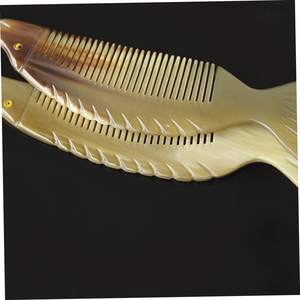 หวีผมรูปปลาสำหรับผู้หญิง ช่วยแก้ปัญหาผมพันกัน ป้องกันไฟฟ้าสถิตย์ พกพาสะดวก ใช้สำหรับยืดผมให้เรียบ - Product Image 2