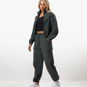 Conjunto de chándal de 2 piezas para mujer, chaqueta informal con cremallera, pantalones deportivos tipo cargo, conjunto a juego, ropa deportiva ligera para calle - Product Image 1