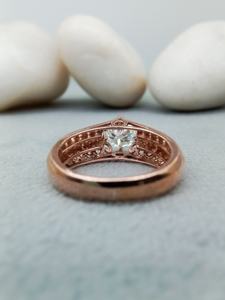 Anillo Solitario de Oro Sólido de 10k con Zirconia VVS en Forma Personalizada para Compromiso, Boda, Aniversario, Fiesta, Certificación IGI, Regalo Moderno - Product Image 4