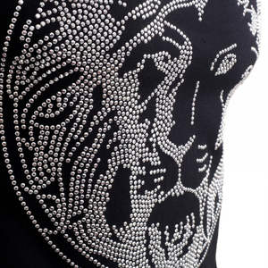 Camiseta de Hombre con Patrón Sólido, 180GSM, Algodón, Cuello Redondo, Manga Corta, con Pedrería, Logotipo Personalizado Impreso, Estilo Hip Hop, Tejido de Punto - Product Image 3