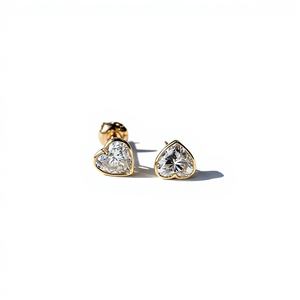 Pendientes de Diamantes de Corazón de 0.5CT de Moda al por Mayor, con Diamantes Cultivados en Laboratorio y Engaste de Bisel en Oro Puro de 14K, Regalo Elegante para Adolescentes - Product Image 1