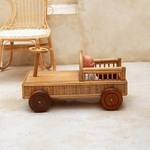 Mini camión de juguete hecho a mano, juguete de vehículo de mimbre tejido sostenible, camiones en miniatura más vendidos. - Product Image 2