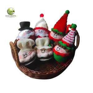 Décorations de Noël en tricot faites à la main Eco Green, adorables figurines de table pour les fêtes - Product Image 1