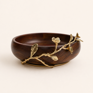 Tazón de ensalada de madera de lujo hecho a mano con adorno de mariposa de latón y rama de ginkgo, tazón decorativo moderno para servir, ideal para regalos de boda. - Product Image 4