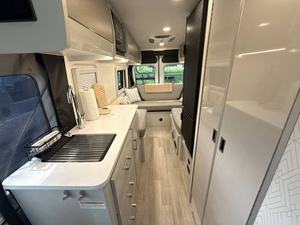 Camping-car d'occasion Thor Eddie Bauer 20E-B, camping-car, caravane, un chambre, cuisine, acier imperméable, pour le camping et les voyages - Product Image 6