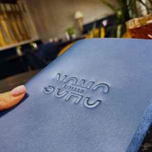 Porta Menús de Cuero de Alta Gama para Restaurante, Cafetería, Hotel, Libro de Menús con Logotipo Personalizado, Recargable, LMC-0084 - Product Image 6