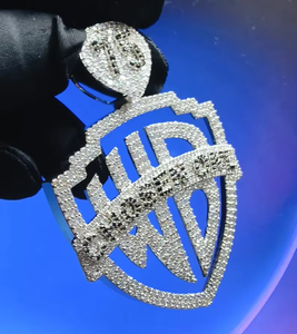 Colgante con Logotipo Iced Out Shield en Tono Plateado, Joyería Hip Hop con Diseño de Letras Personalizadas para Hombre - Product Image 1