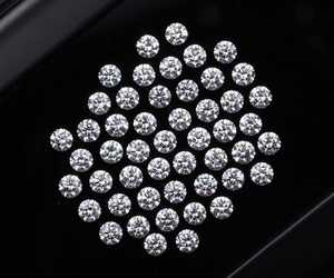 แหวนเพชรทรงกลมเจียระไนแบบบริลเลียนท์ 2.5 มม. สี D ขาว ผลิตในห้องปฏิบัติการ พร้อมวงแหวนเจาะด้วยเลเซอร์ [6 ชิ้น] - Product Image 3