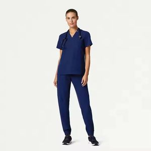 Conjunto de Uniformes Médicos Unisex de Algodón y Poliéster, Color Beige, Cuello en V, Manga Corta, con Lazo para Estetoscopio y Bolsillo para Detección de Agujas - Product Image 6