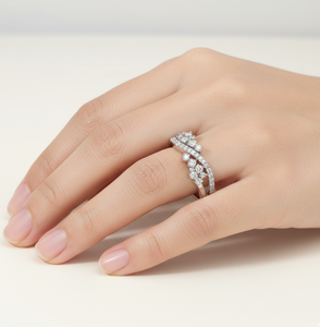 Anillo de compromiso de plata de ley 925 con diseño único de racimo de diamantes entrecruzados y banda retorcida de oro blanco macizo de 18 quilates - Product Image 5