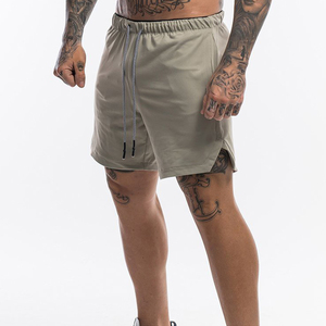 Shorts de musculation kaki pour hommes en gros – Shorts d'entraînement à séchage rapide, coupe ajustée, avec fentes latérales et cordon de serrage à motifs - Product Image 1