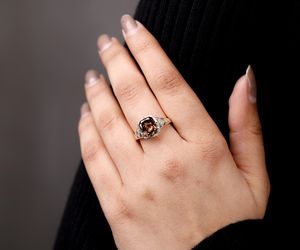 Bague de fiançailles en diamant de laboratoire couleur fantaisie, or massif 14 carats, sertissage clos, diamant marron taille coussin cultivé en laboratoire IGI, gravé à la main, unique - Product Image 2