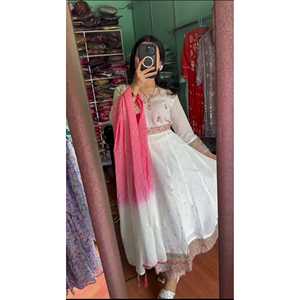 Ensemble robe et pantalon Anarkali pour femmes avec dupatta pour les fêtes - Product Image 1